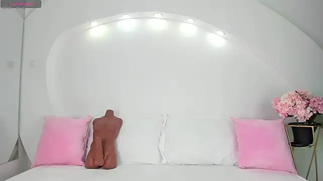 Snapshot of ValeriMilton chatting on 10/20/25, 07:14 ValeriMilton online show from 10/20/25, 07:14