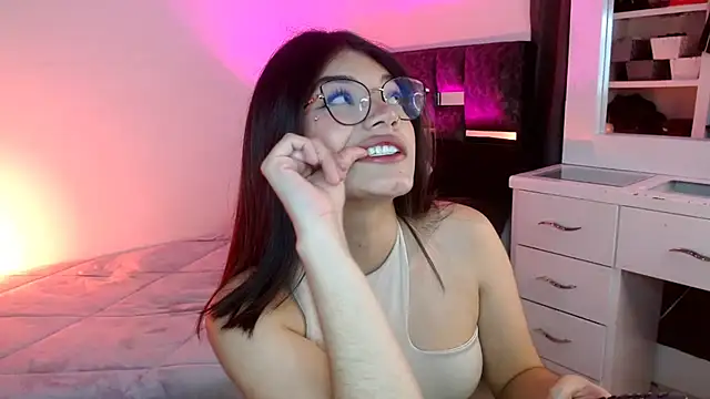 Snapshot of _Camilaaa_ chatting on 10/10/25, 07:18 Camilaaa online show from 10/10/25, 07:18