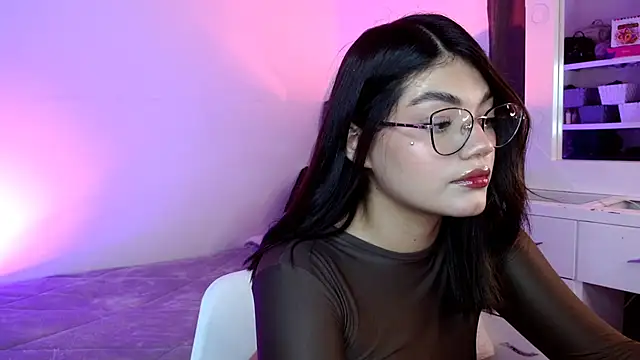 Snapshot of _Camilaaa_ chatting on 10/16/25, 03:07 Camilaaa online show from 10/16/25, 03:07