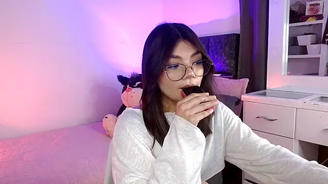 Snapshot of _Camilaaa_ chatting on 10/25/25, 06:43 Camilaaa online show from 10/25/25, 06:43