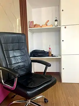 PinkyMoon online show from 11/13/25, 05:39