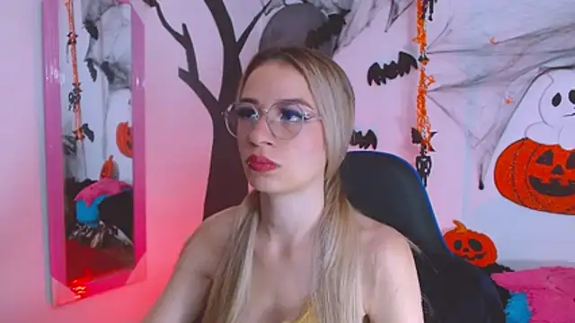 Snapshot of hannah_026 chatting on 10/28/25, 10:41 hannah 026 online show from 10/28/25, 10:41