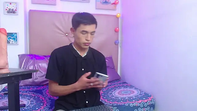 willians   0 online show from 11/19/25, 03:50