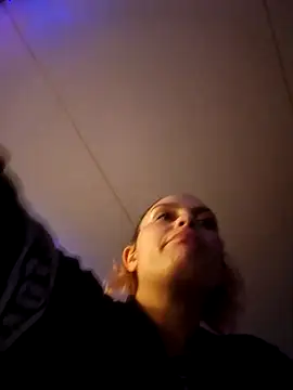 Snapshot of Chroniclilb chatting on 11/20/25, 10:04 Chroniclilb online show from 11/20/25, 10:04