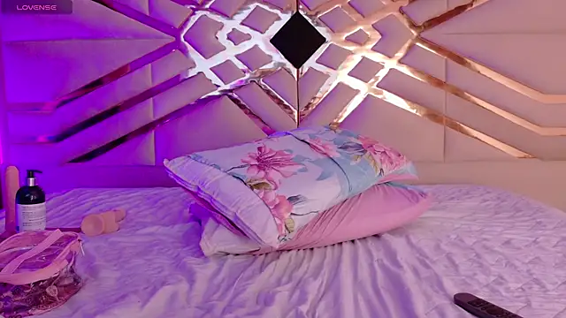 playfulcurvy online show from 09/19/25, 08:20