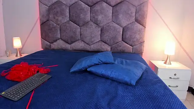 aurora collinss  online show from 03/20/25, 12:43