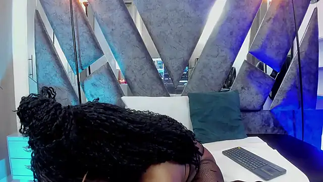 CandyMartinez  online show from 11/04/25, 07:13