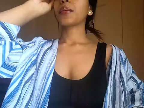 Snapshot of Queen_Ayeshaa chatting on 03/21/25, 11:22 Queen Ayeshaa online show from 03/21/25, 11:22