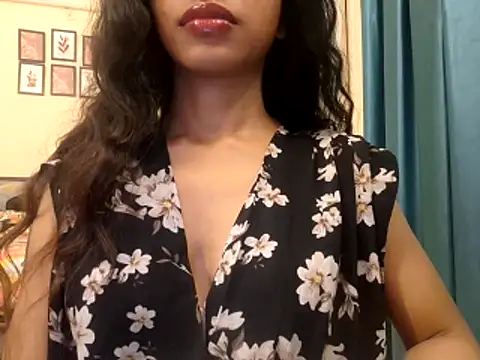 Snapshot of Queen_Ayeshaa chatting on 11/03/25, 07:15 Queen Ayeshaa online show from 11/03/25, 07:15