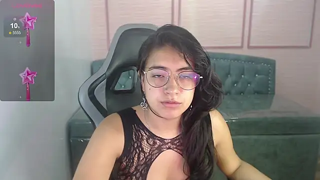 Snapshot of alexa_romero_t chatting on 09/24/25, 11:46 alexa romero t online show from 09/24/25, 11:46