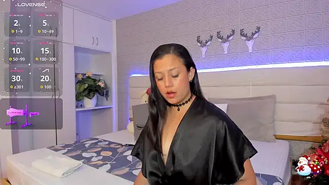 Snapshot of LeilaHiuston chatting on 11/06/25, 08:32 LeilaHiuston online show from 11/06/25, 08:32