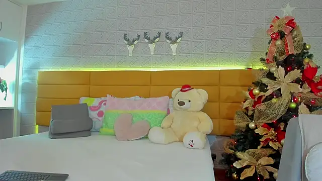 Snapshot of LeilaHiuston chatting on 11/10/25, 08:30 LeilaHiuston online show from 11/10/25, 08:30