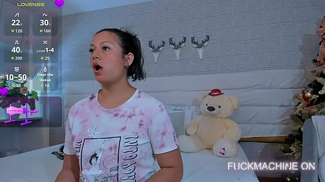 Snapshot of LeilaHiuston chatting on 11/17/25, 07:19 LeilaHiuston online show from 11/17/25, 07:19