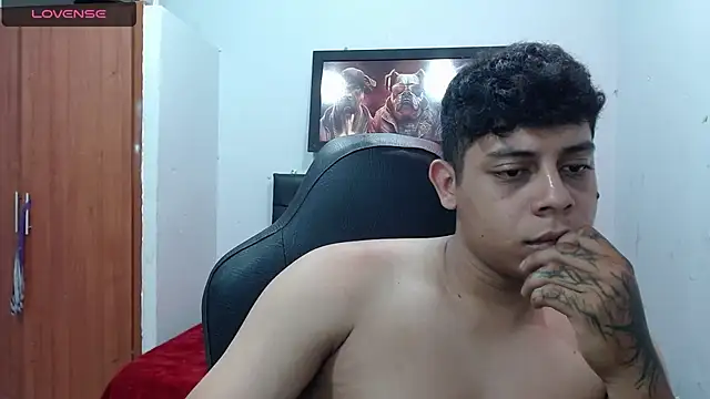 Snapshot of Alejandroo_22 chatting on 03/13/25, 06:23 Alejandroo 22 online show from 03/13/25, 06:23