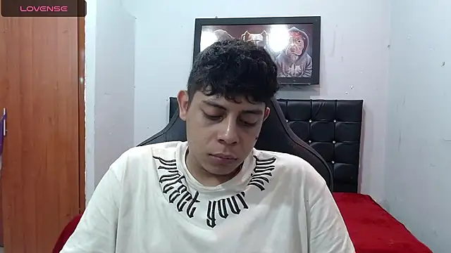 Snapshot of Alejandroo_22 chatting on 03/17/25, 07:15 Alejandroo 22 online show from 03/17/25, 07:15