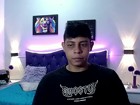 Snapshot of Alejandroo_22 chatting on 09/12/25, 01:44 Alejandroo 22 online show from 09/12/25, 01:44