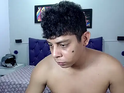 Snapshot of Alejandroo_22 chatting on 09/26/25, 03:49 Alejandroo 22 online show from 09/26/25, 03:49