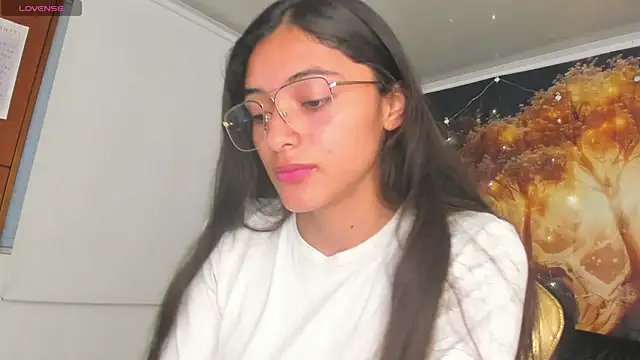 Snapshot of Valen_Person chatting on 03/04/25, 11:51 Valen Person online show from 03/04/25, 11:51
