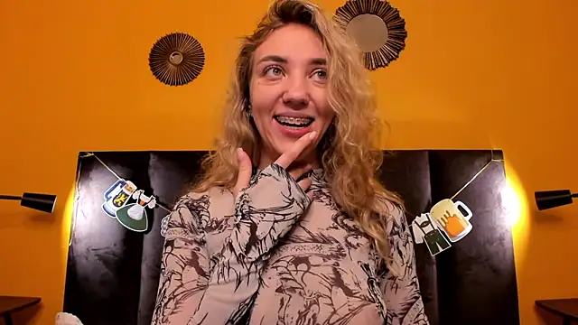 Snapshot of Jessie_Curlyy chatting on 09/27/25, 02:05 Jessie Curlyy online show from 09/27/25, 02:05