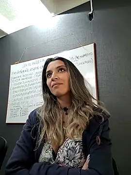 Isabella Varella online show from 03/11/25, 01:45