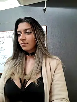 Isabella Varella online show from 03/20/25, 03:14