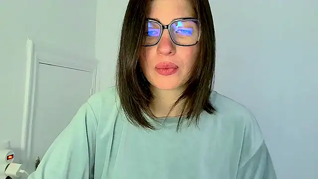 Snapshot of neferutt chatting on 11/07/25, 10:04 neferutt online show from 11/07/25, 10:04