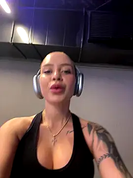 ValentinaMilann online show from 10/10/25, 07:13