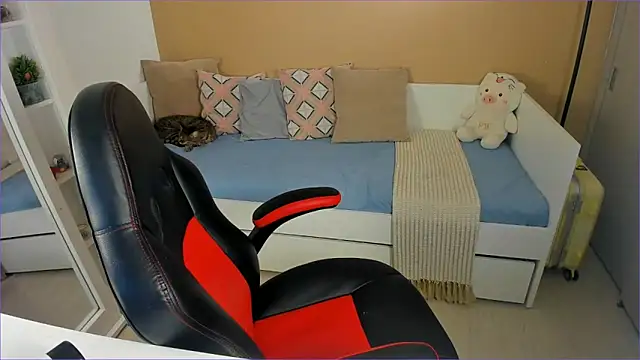 ValentinaMilann online show from 11/18/25, 07:29