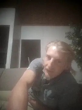 Snapshot of BlateRepulse chatting on 09/23/25, 07:17 BlateRepulse online show from 09/23/25, 07:17