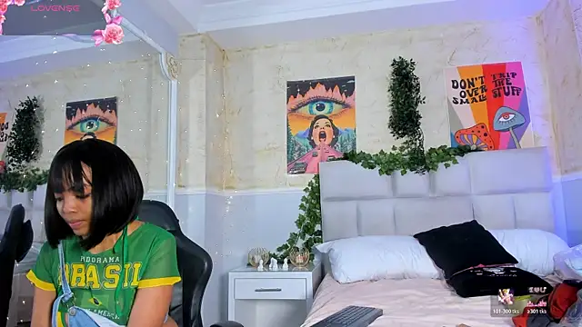 Snapshot of SarahLynn7 chatting on 11/17/25, 11:21 SarahLynn7 online show from 11/17/25, 11:21