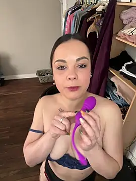 Snapshot of Biana_Fernan chatting on 03/15/25, 02:01 Biana Fernan online show from 03/15/25, 02:01