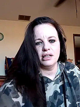 Snapshot of cattlegurl chatting on 03/13/25, 02:44 cattlegurl online show from 03/13/25, 02:44