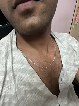 Snapshot of Aarush_1 chatting on 03/08/25, 09:18 Aarush 1 online show from 03/08/25, 09:18