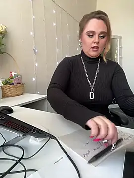 Snapshot of Juicy_PeachLux chatting on 03/07/25, 08:02 Juicy PeachLux online show from 03/07/25, 08:02