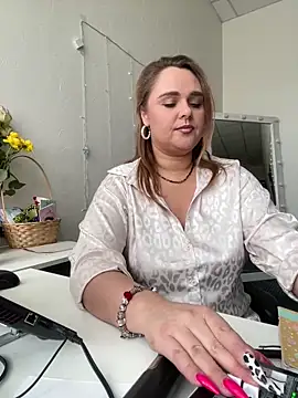 Snapshot of Juicy_PeachLux chatting on 03/10/25, 09:10 Juicy PeachLux online show from 03/10/25, 09:10