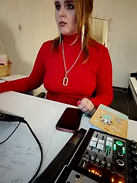 Snapshot of Juicy_PeachLux chatting on 03/13/25, 01:40 Juicy PeachLux online show from 03/13/25, 01:40