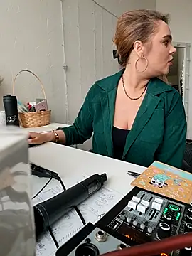 Snapshot of Juicy_PeachLux chatting on 03/16/25, 11:38 Juicy PeachLux online show from 03/16/25, 11:38