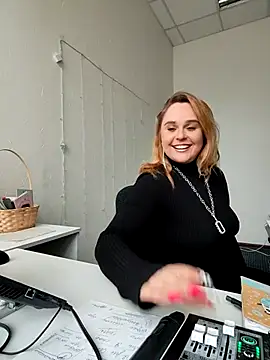 Snapshot of Juicy_PeachLux chatting on 03/17/25, 09:01 Juicy PeachLux online show from 03/17/25, 09:01