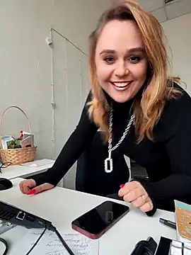 Snapshot of Juicy_PeachLux chatting on 03/17/25, 12:04 Juicy PeachLux online show from 03/17/25, 12:04