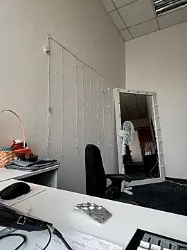 Snapshot of Juicy_PeachLux chatting on 10/09/25, 09:29 Juicy PeachLux online show from 10/09/25, 09:29