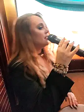 Snapshot of Juicy_PeachLux chatting on 11/01/25, 05:04 Juicy PeachLux online show from 11/01/25, 05:04