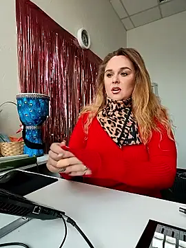 Snapshot of Juicy_PeachLux chatting on 11/12/25, 05:41 Juicy PeachLux online show from 11/12/25, 05:41