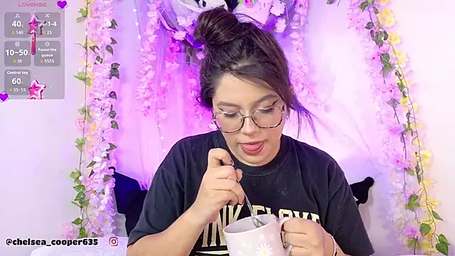 chelsea  coo online show from 09/08/25, 09:03