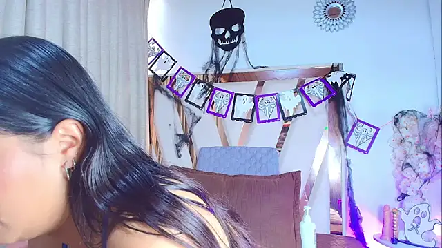 Snapshot of AvaX_777 chatting on 10/16/25, 12:28 AvaX 777 online show from 10/16/25, 12:28