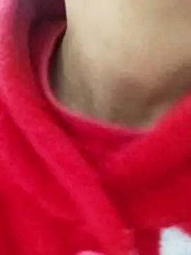 Snapshot of saraaxx1 chatting on 11/15/25, 10:12 saraaxx1 online show from 11/15/25, 10:12