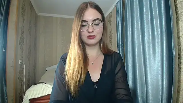 Snapshot of Leila_Kissyu chatting on 09/27/25, 06:02 Leila Kissyu online show from 09/27/25, 06:02