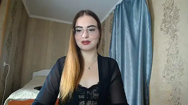 Snapshot of Leila_Kissyu chatting on 11/14/25, 02:27 Leila Kissyu online show from 11/14/25, 02:27