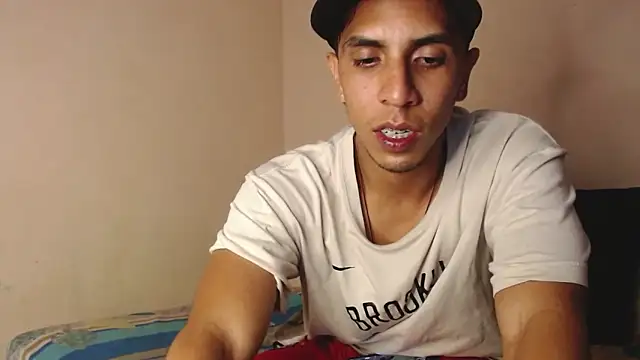 Monkey uchiha777 online show from 10/10/25, 10:42