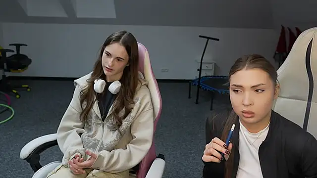 Snapshot of Billie054 chatting on 11/08/25, 11:54 Billie054 online show from 11/08/25, 11:54