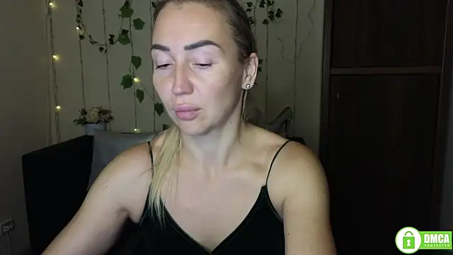 Snapshot of Kiss_julli88I chatting on 10/11/25, 05:22 Kiss julli88I online show from 10/11/25, 05:22